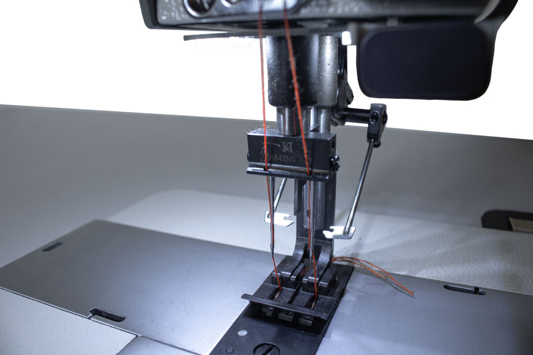 NT-T8422 AUTOMATIC DOUBLE NEEDLE SEWING MACHINE TO SET ZIPPERS