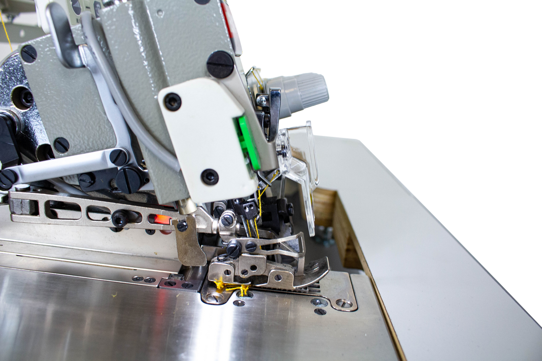 NT-8200T-05DX5-56-7/P/A (PHENUMATIC OVERLOCK 5 THREADS HEAVY DUTY AUTOMATIC W/AIR & SCENSORS & DIRECT DRIVE ANGLE KNIFES)