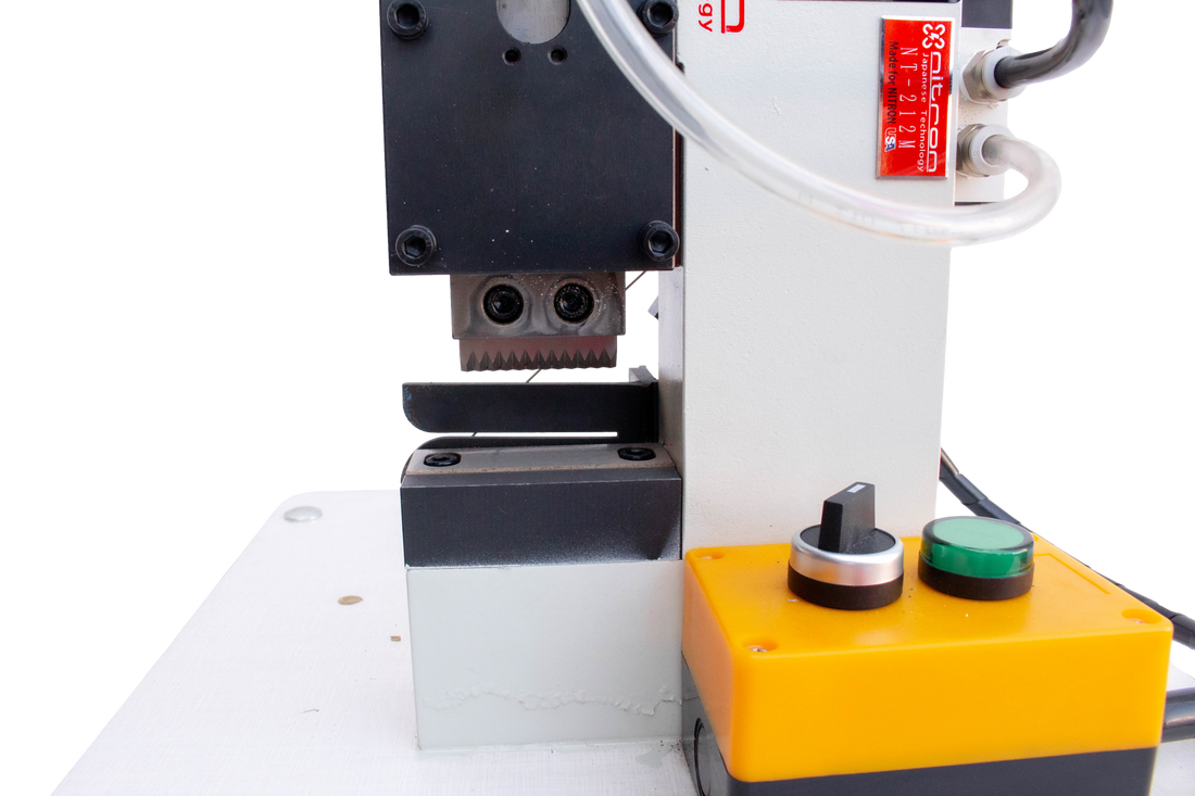 CORTADORA DE CREMALLERAS NEUMÁTICA NT-212M