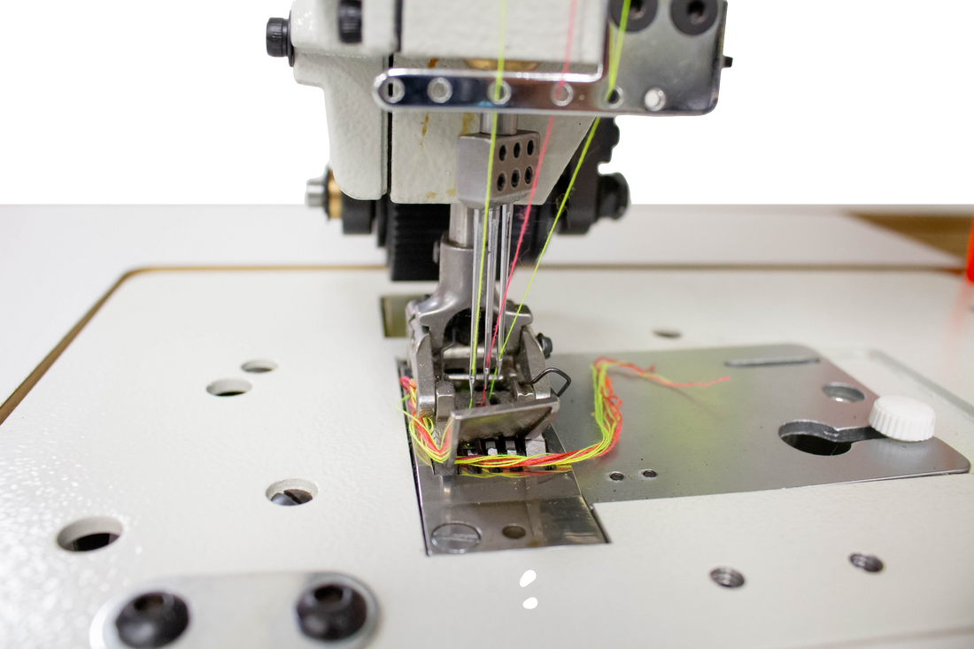 NT-1503P MÁQUINA DE PUNTO DE CADENA DE 3 AGUJAS