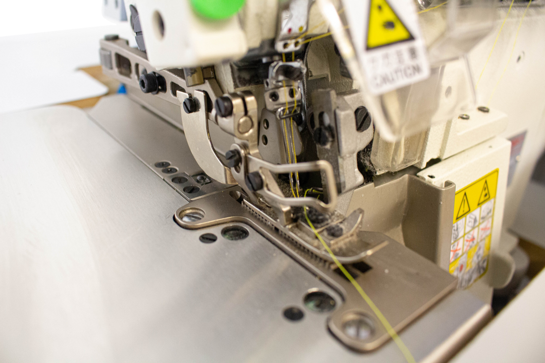 NT-L8300-04DM2-24-7/P/ATC-A (BACK LATCHING AUTOMATIC 4 THREADS OVERLOCK SEWING MACHINE W/SENSOR )