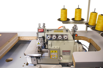 NT-8200T-05DX5-56 (CUCHILLOS OVERLOCK DE 5 HILOS PARA TRABAJO PESADO SEMI AUTOMÁTICO DE AIRE Y ÁNGULO DE IMPULSIÓN DIRECTA)