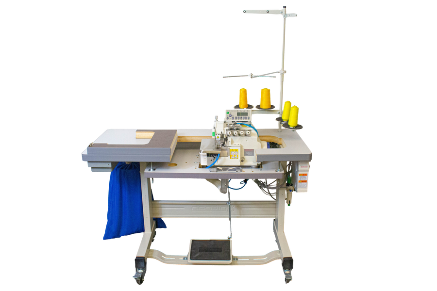 NT-L8300-04DM2-24-7/P/ATC-A (MÁQUINA DE COSER OVERLOCK AUTOMÁTICA DE 4 HILOS CON BLOQUEO TRASERO CON ESCENSOR)