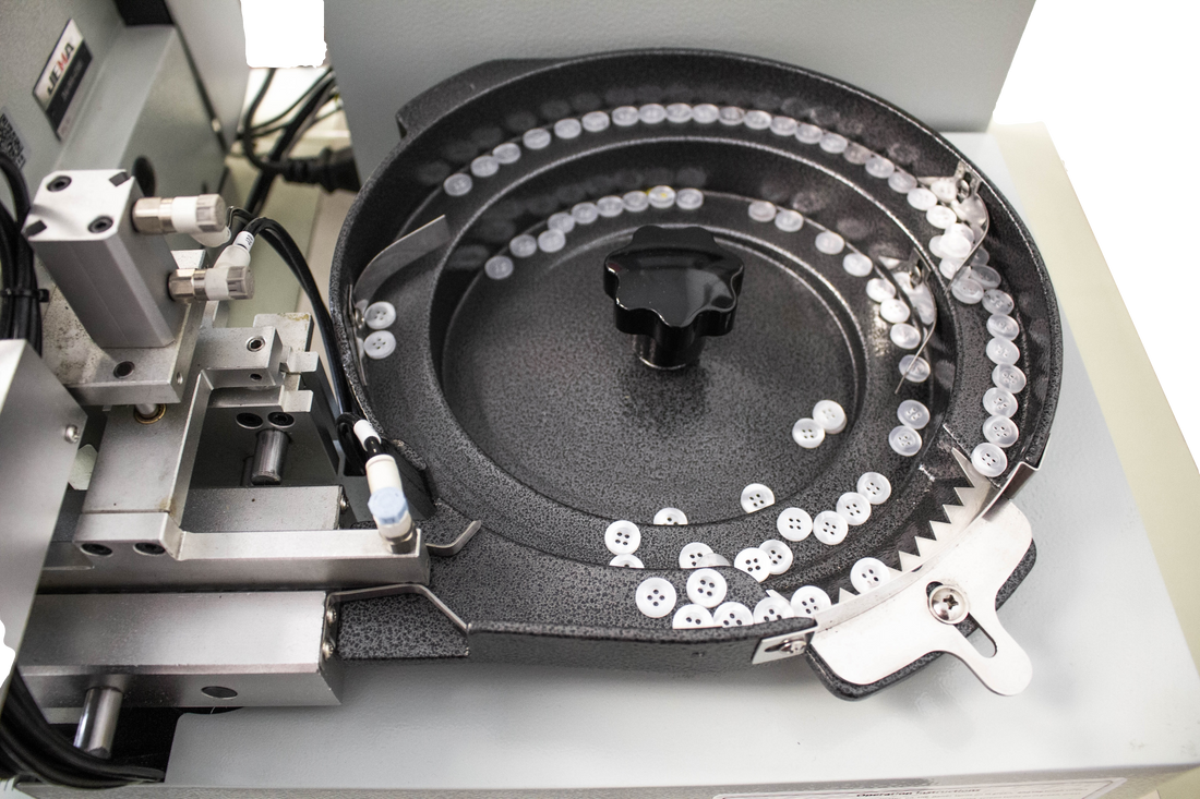 JM-988-438 AUTOMATIC BUTTON MACHINE