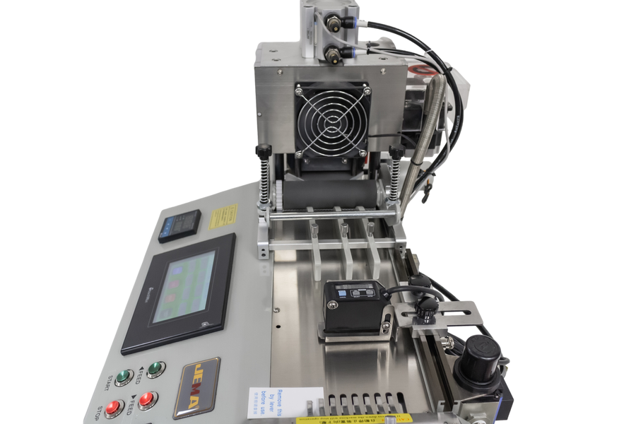 MÁQUINA CORTADORA DE ETIQUETAS DE NUEVA GENERACIÓN JM-120PLHXS